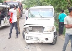 Road Accident: बीकापुर में ओवरटेक के चक्कर में तीन वाहन भिड़े, छह घायल, दो की हालत गंभीर